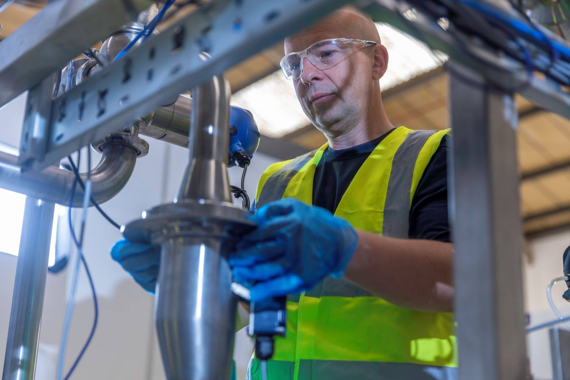 HPS engineer providing pigging system training
